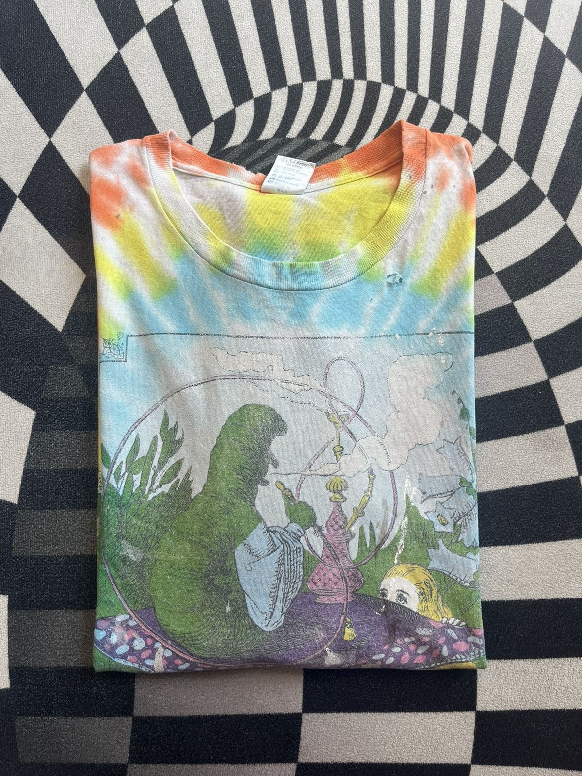 Arts & Science Vintage Alice In Wonderland 1997’s tie dye Very worn Tshirt Size US XL / EU 56 / 4 - 1 Thumbnail