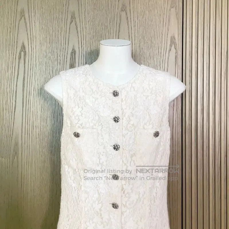 Chanel Chanel White Wool Blend Lace Sleeveless Cardigan . Size S / US 4 / IT 40 - 2 Thumbnail