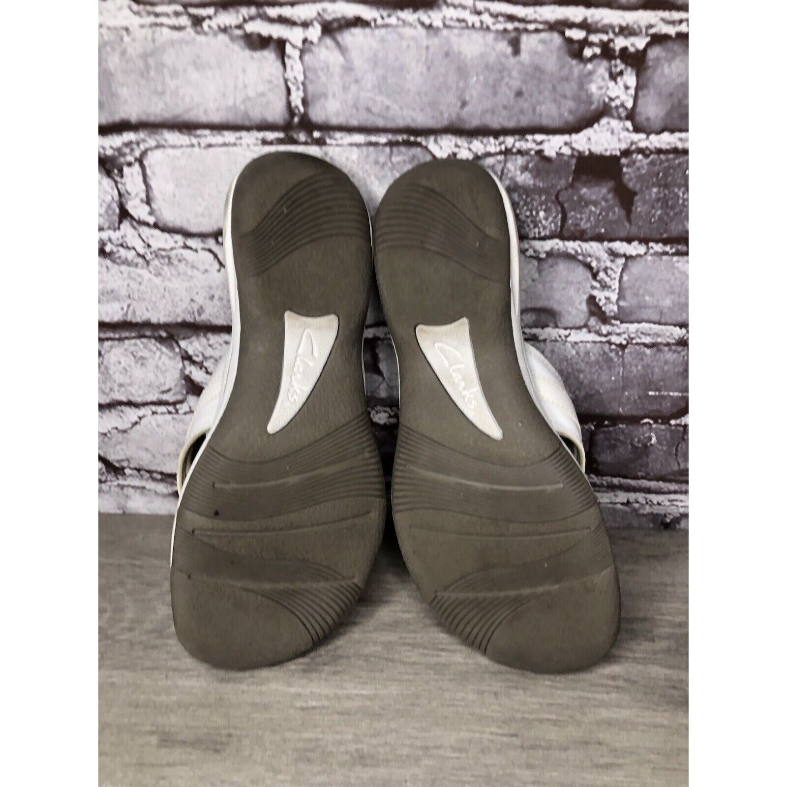 Clarks Clarks Cloudsteppers White Brinkley Flip Flops Foam Sandals Size US 9 / IT 39 - 9 Thumbnail