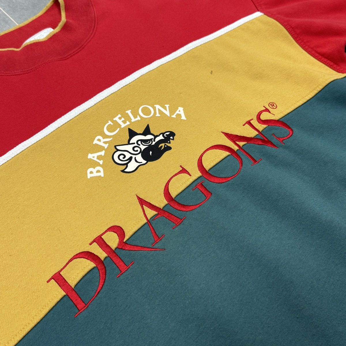 Adidas Vintage Adidas Barcelona Dragons NFL 90s Sweatshirt Men Size US L / EU 52-54 / 3 - 8 Thumbnail