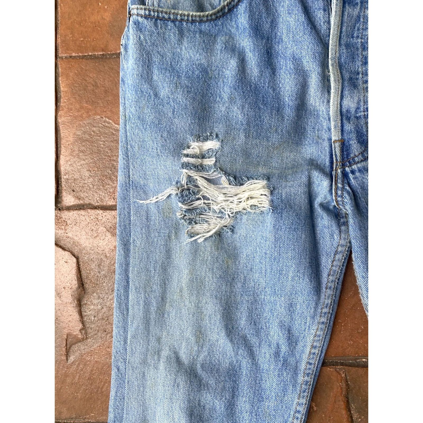 Levi's VINTAGE Levi's 501 XX Button Fly Jeans Men Size 33 X 34 USA Distressed Modern Vintage Distressed 501 XX USA Size US 33 - 5 Thumbnail