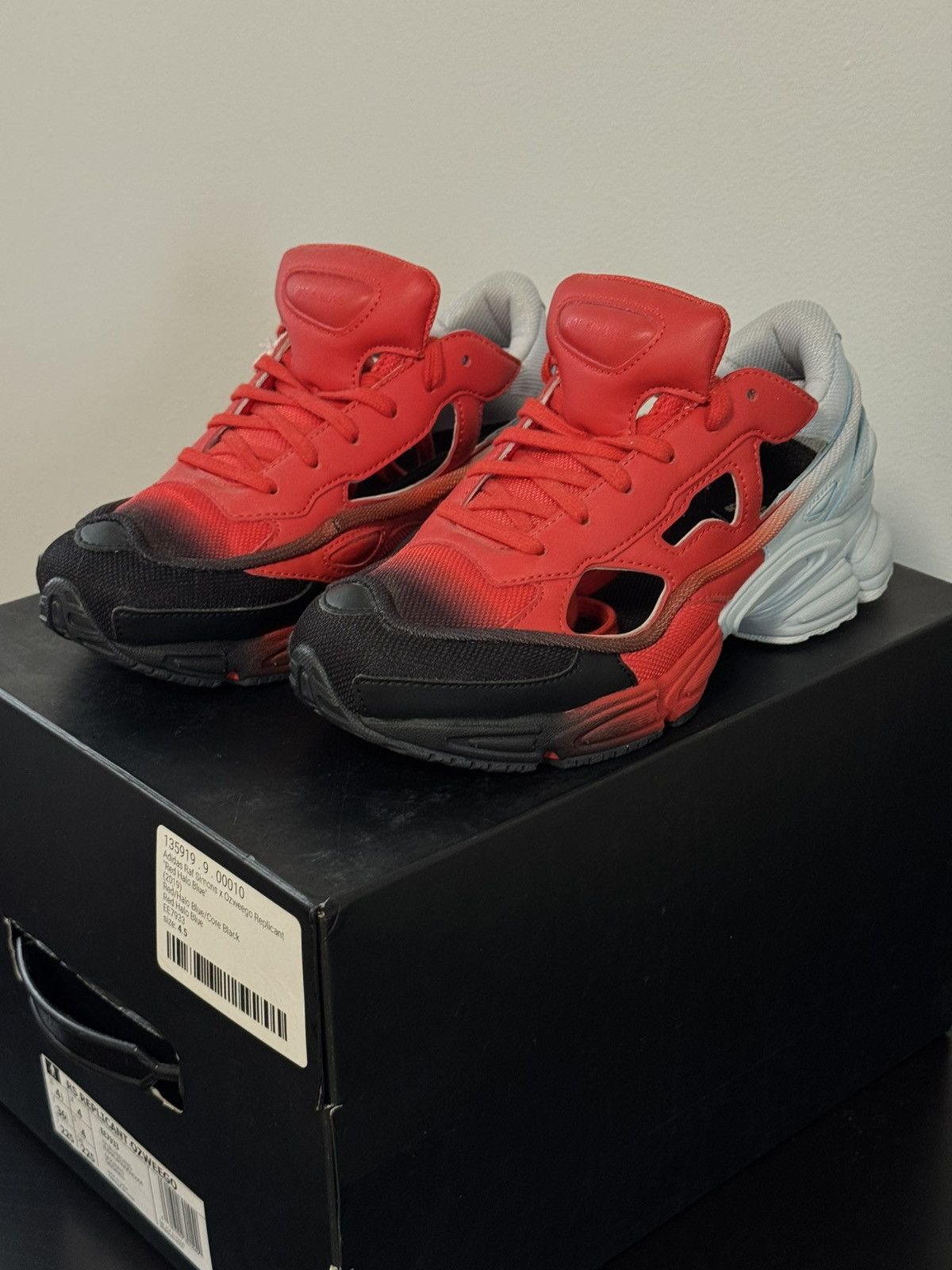 Raf Simons x adidas Ozweego EE7933 – Brand New Full Set