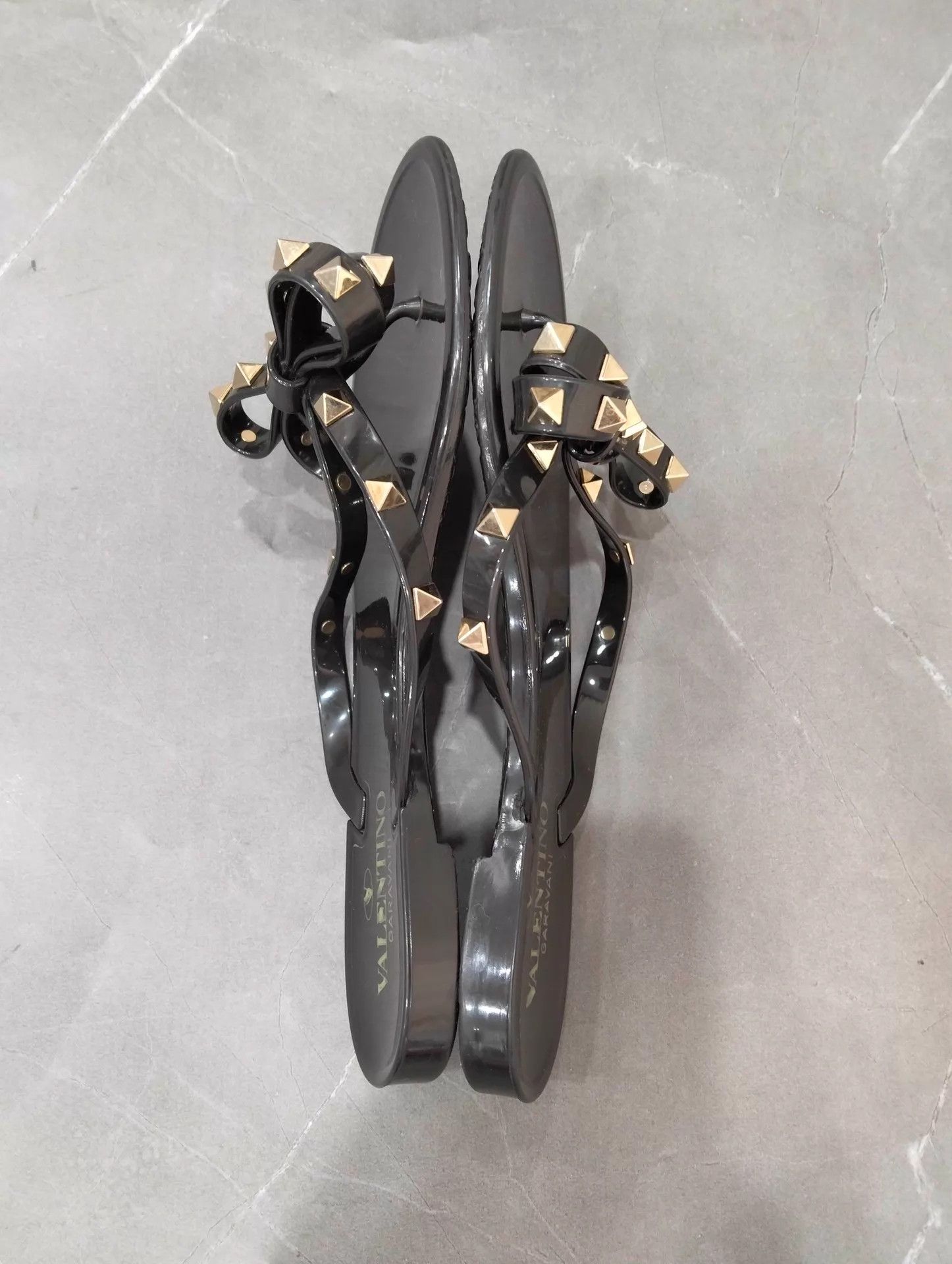 Valentino Valentino Rockstud Flip Flop 37 95 New Size US 6.5 / IT 36.5 - 2 Thumbnail