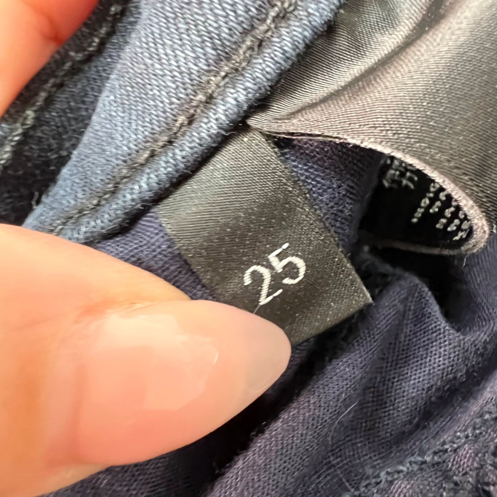 J Brand J Brand Jeans Cropped Womens Size 25 Blue Distressed Raw Hem Denim 5-Pocket Regular Inseam 27 Spring Fall Winter Skinny Size 42" / US 20 - 4 Thumbnail