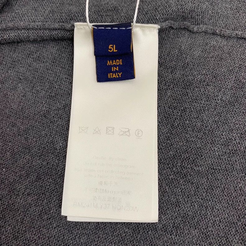 Louis Vuitton Louis Vuitton size 5l 24 dark grey pocket logo embossed cot Size US M / EU 48-50 / 2 - 6 Thumbnail
