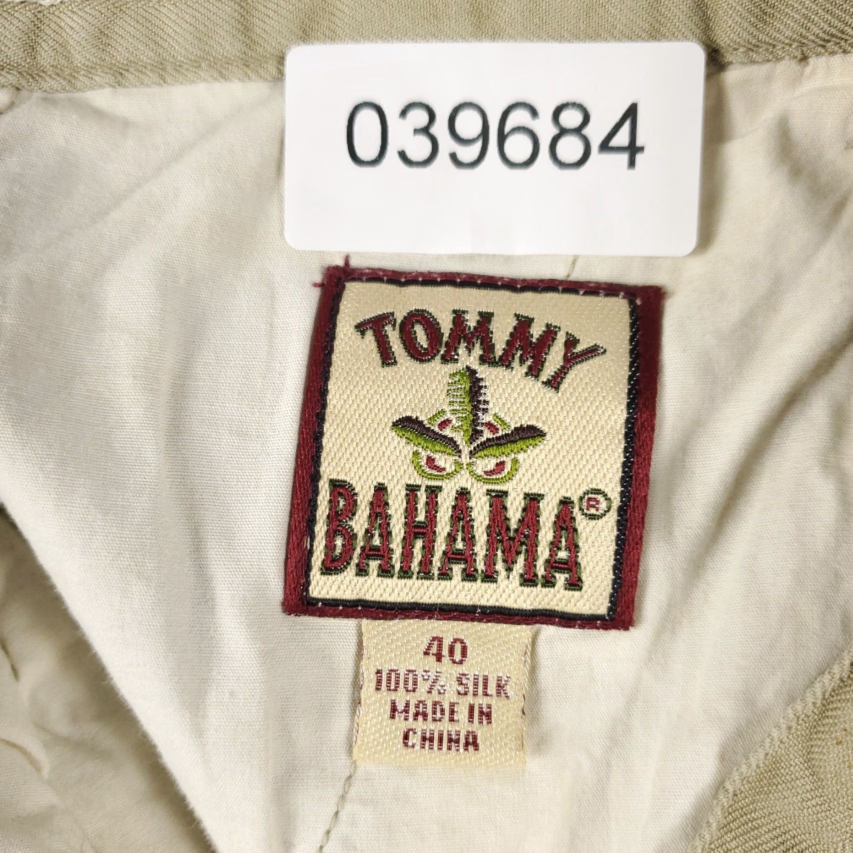 Tommy Bahama VINTAGE Tommy Bahama Shorts Mens Size 40 Chino Silk Casual Pleated Beige Summer Size US 40 / EU 56 - 8 Thumbnail