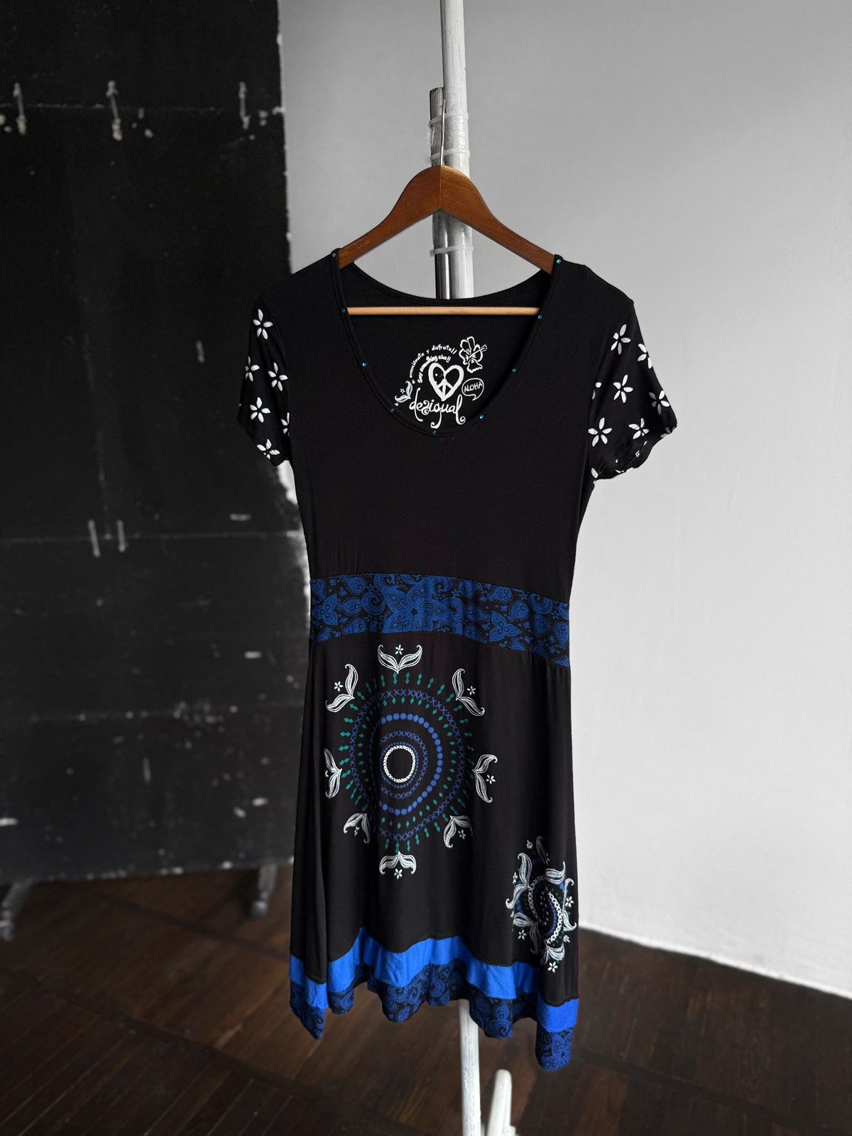 Desigual Desigual Black Blue Floral Boho Dress Short Sleeve Stretchy Size M / US 6-8 / IT 42-44 - 1 Thumbnail