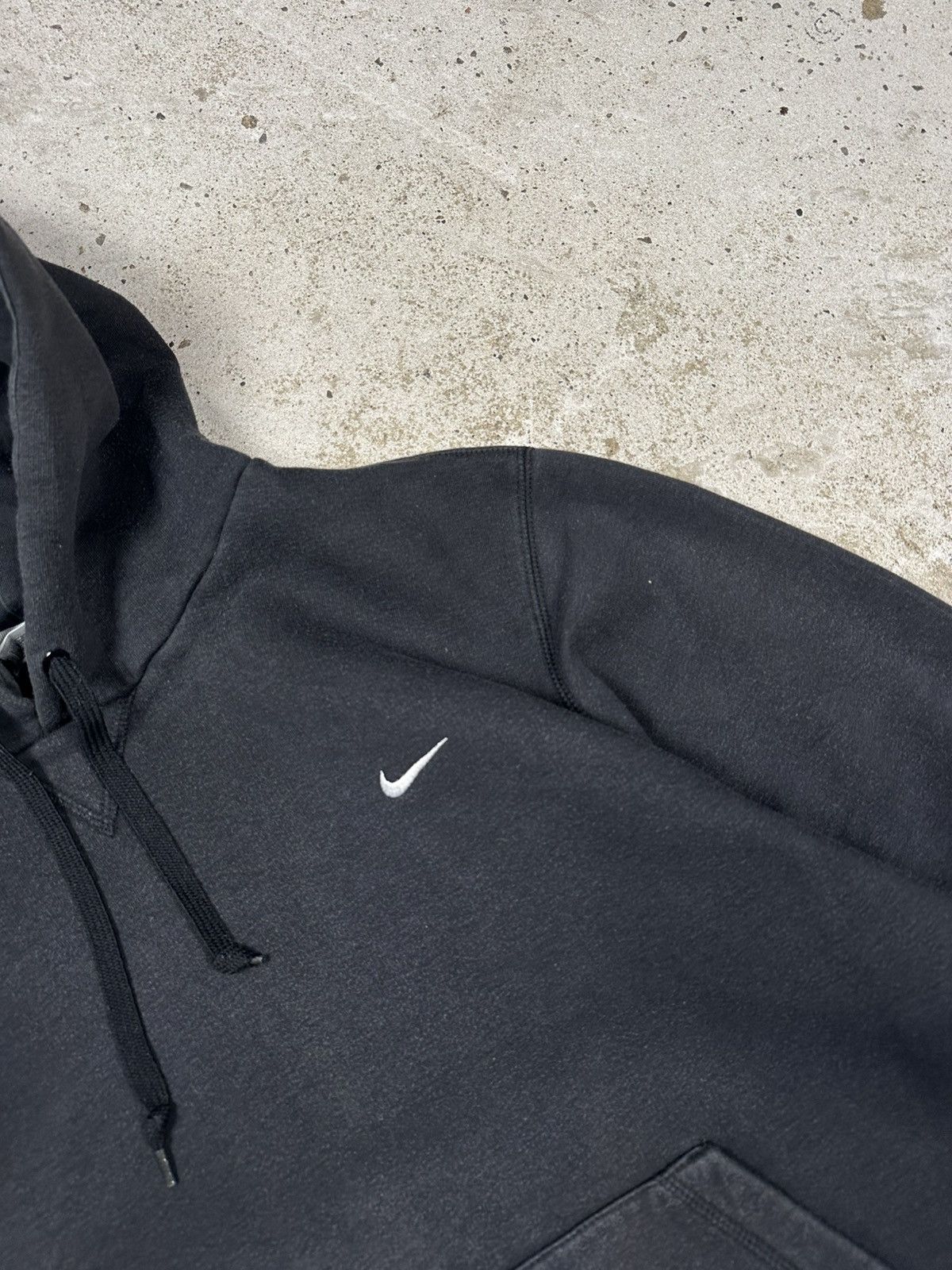 Nike × Vintage Vintage Y2K Nike Faded Black Small Swoosh Hoodie Size US M / EU 48-50 / 2 - 6 Thumbnail