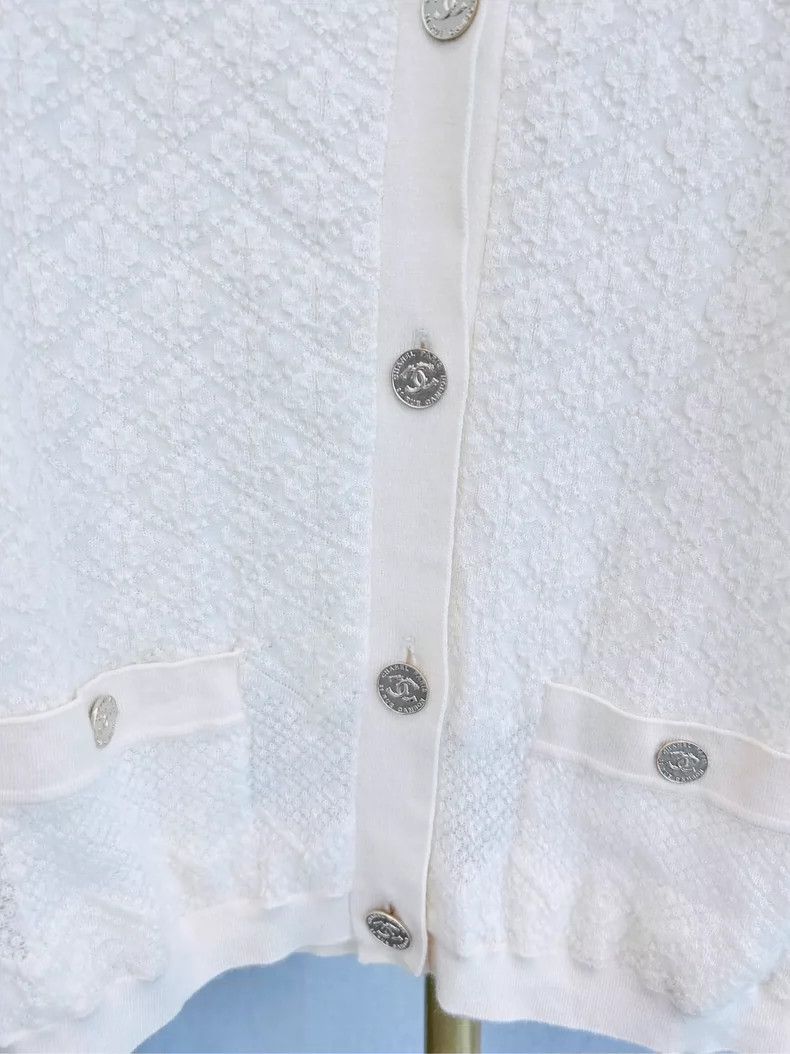 Chanel Chanel Round-neck knitted cardigan sweater Size XS / US 0-2 / IT 36-38 - 2 Thumbnail