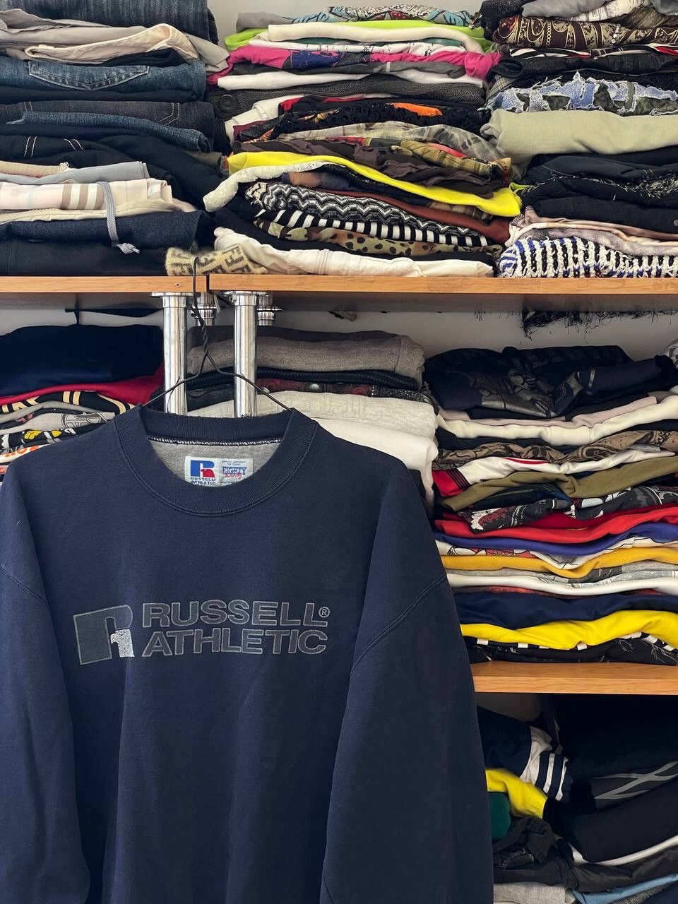 Russell Athletic × Vintage Vintage Russell Athletic Crashed Big Logo Sweatshirt Size US XL / EU 56 / 4 - 4 Thumbnail