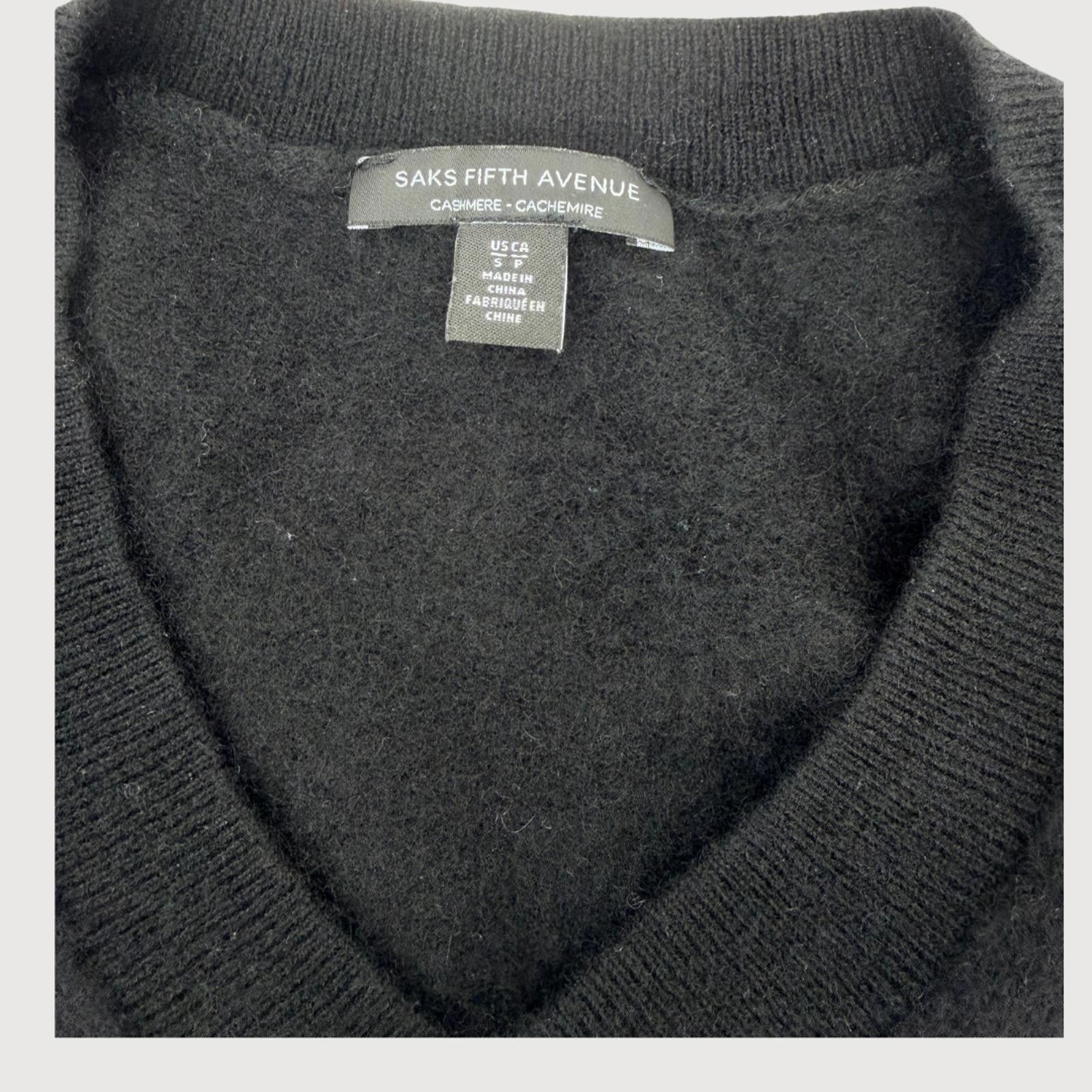 Saks Fifth Avenue Saks Fifth Avenue Sweater Cashmere V-Neck Black S Size S / US 4 / IT 40 - 4 Thumbnail