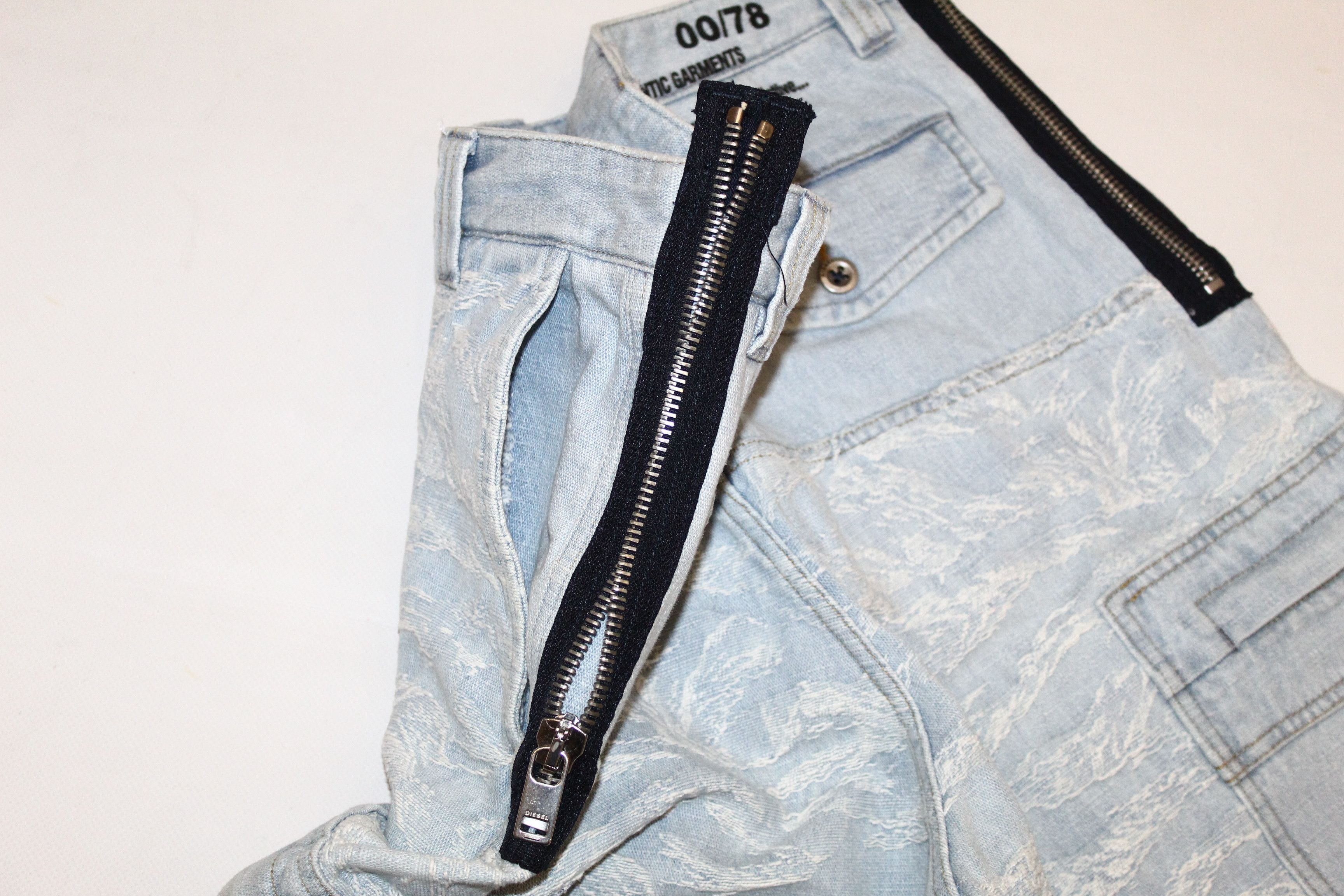 Diesel 💥Diesel D-LUK Baggy Heavy Denim Shorts Textured Pattern Size US 32 / EU 48 - 11 Thumbnail