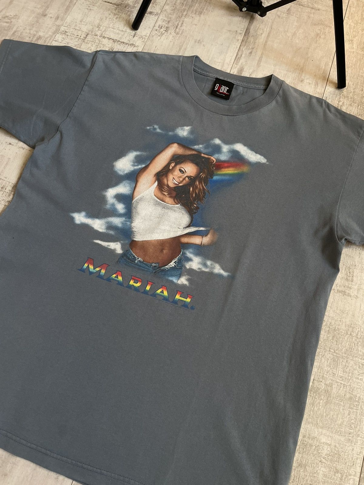 Vintage Vintage Y2K 2000’s Mariah Carey Rainbow Giant Tour T Shirt Size US L / EU 52-54 / 3 - 7 Thumbnail