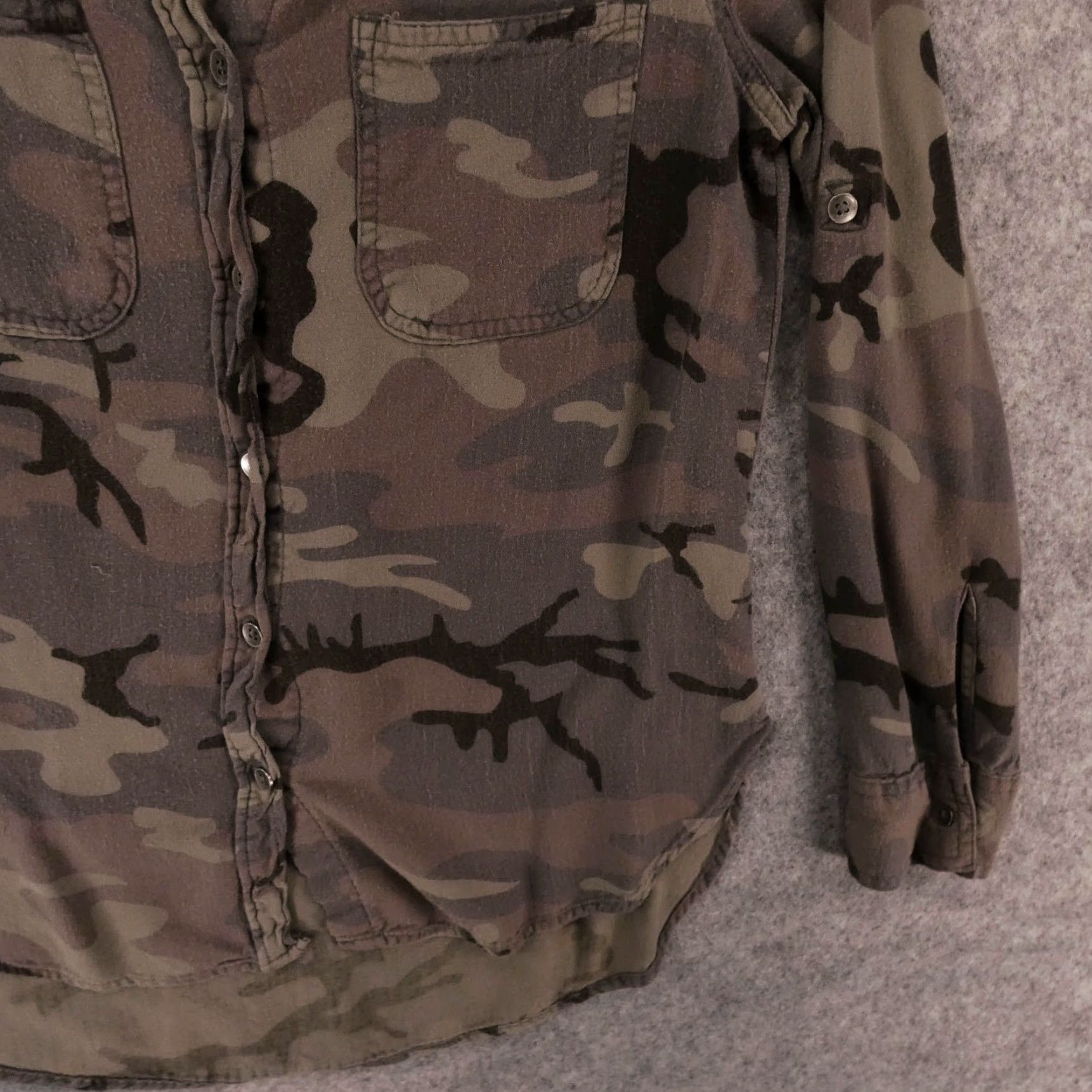 Vintage Rock & Republic Shirt Womens Medium Long Sleeve Button Up Gray Camo Size M / US 6-8 / IT 42-44 - 5 Thumbnail