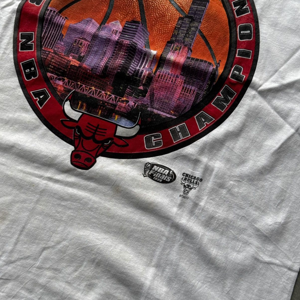 NBA × Vintage Vintage 1998 Chicago Bulls Repeat 3 Peat NBA tee Size US L / EU 52-54 / 3 - 5 Thumbnail