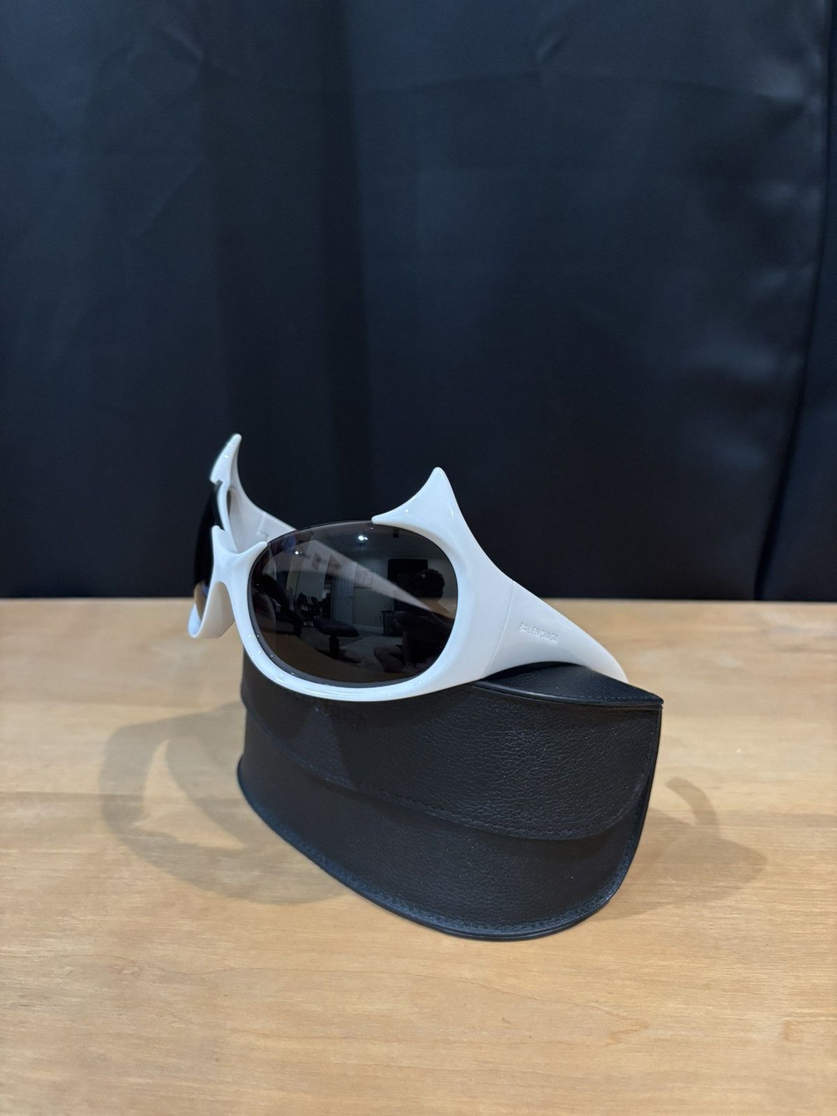 Balenciaga White Gotham Frame Cat Sunglasses Size ONE SIZE - 2 Thumbnail