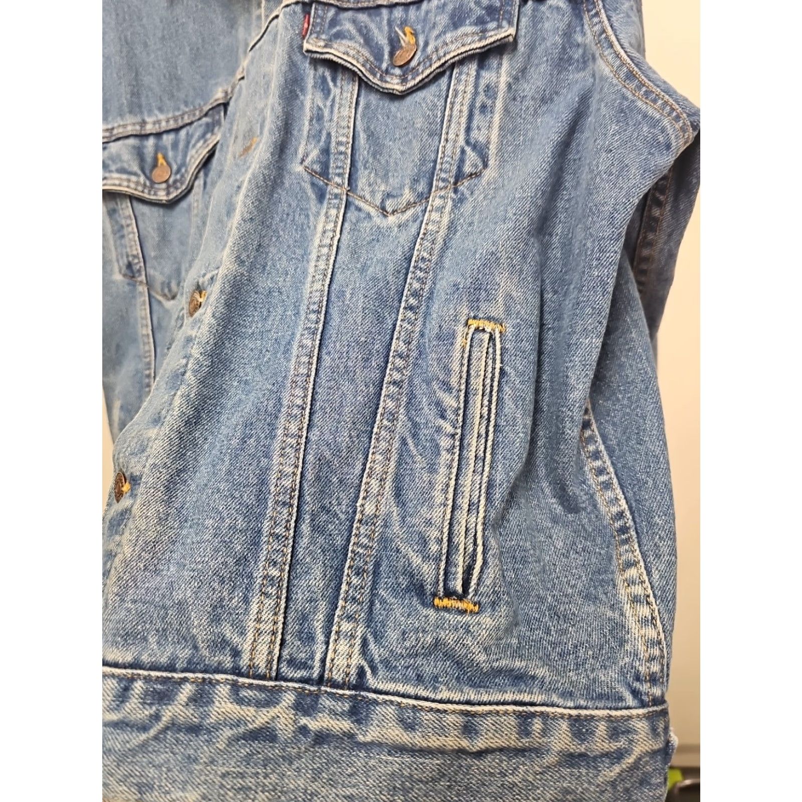 Denime VINTAGE Levi Strauss Denim Jean Trucker Jacket Blue 70507-4890 USA Made Size LG Mens Jacket Size US 33 - 6 Thumbnail