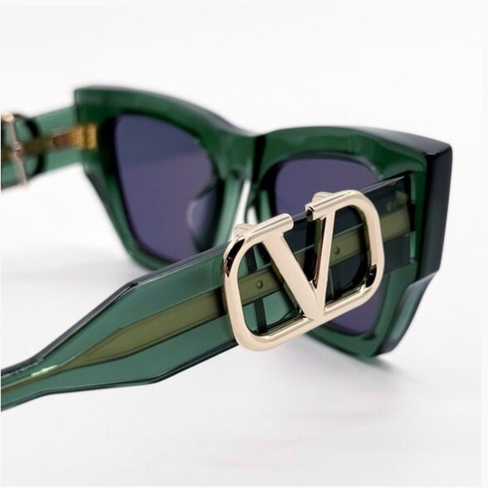 Valentino New! Valentino V SETTE-VLS-166D, Stylish Green Sunglasses Size ONE SIZE - 9 Thumbnail
