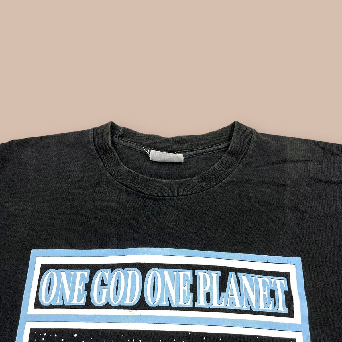 Vintage Vintage 90's "One God One Planet One People" Tee Size US L / EU 52-54 / 3 - 7 Thumbnail