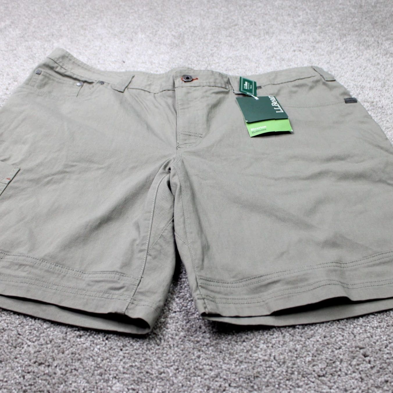 Vintage L.L. Bean Riverton Shorts Mens 42 Beige Cargo Pocket Stretch Inseam 10" NWT Cotton Nylon Cotton Blend Canvas (Cargo) Pants Regular Mens Size US 42 / EU 58 - 2 Thumbnail