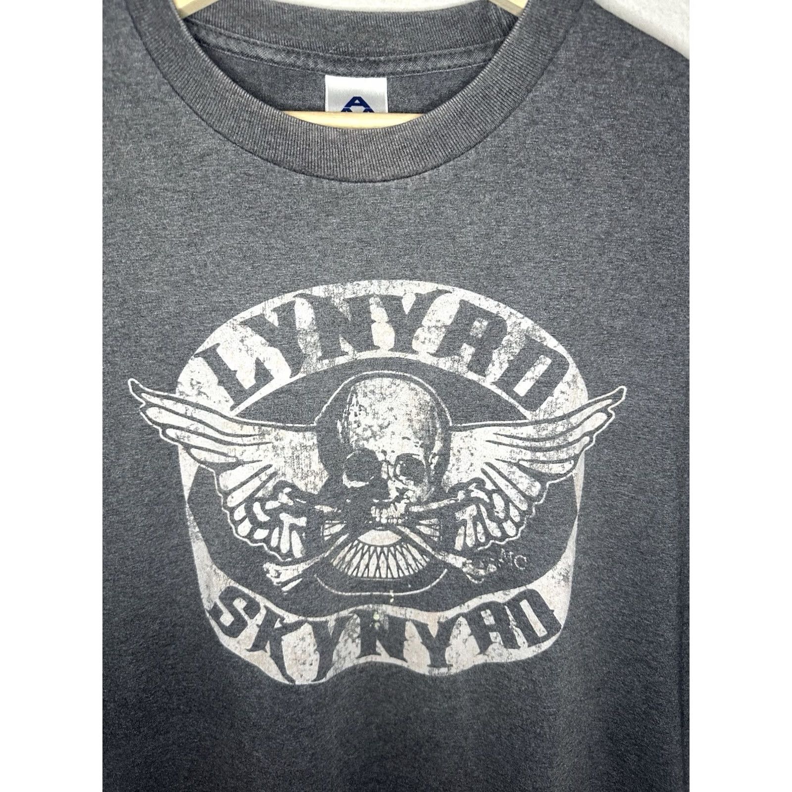 Vintage VINTAGE Lynyrd Skynyrd Shirt Men XL Y2K Band Rock Skull Wings Short Sleeve Shirt Size US XL / EU 56 / 4 - 2 Thumbnail
