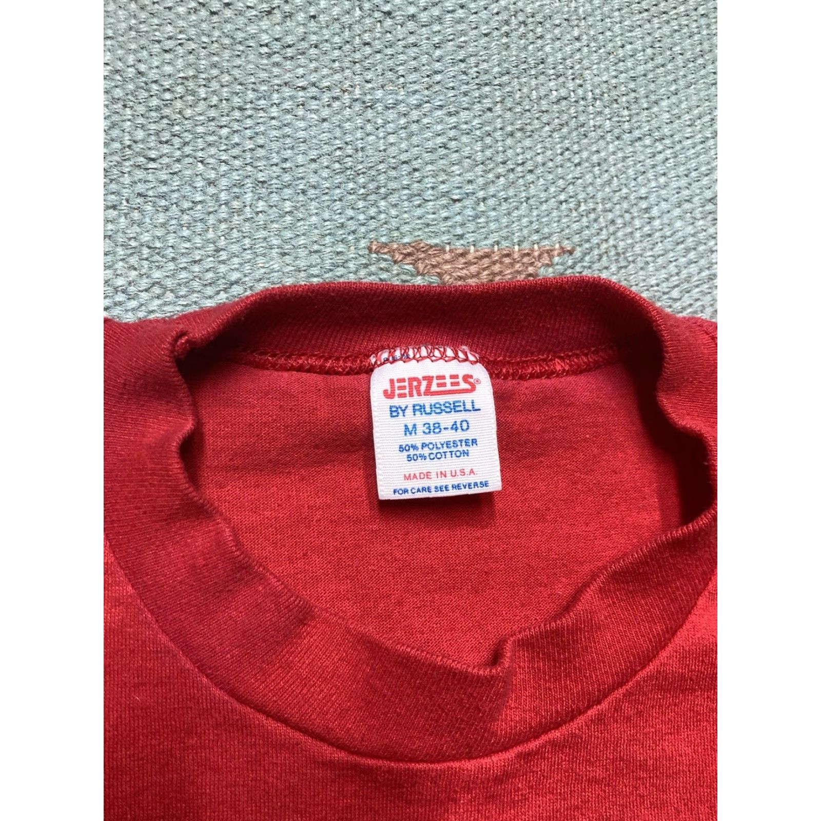Jerzees VINTAGE 80s Jerzees T-Shirt Hug Therapist Bear Animals Red M Medium Men Shirt Size US M / EU 48-50 / 2 - 6 Thumbnail