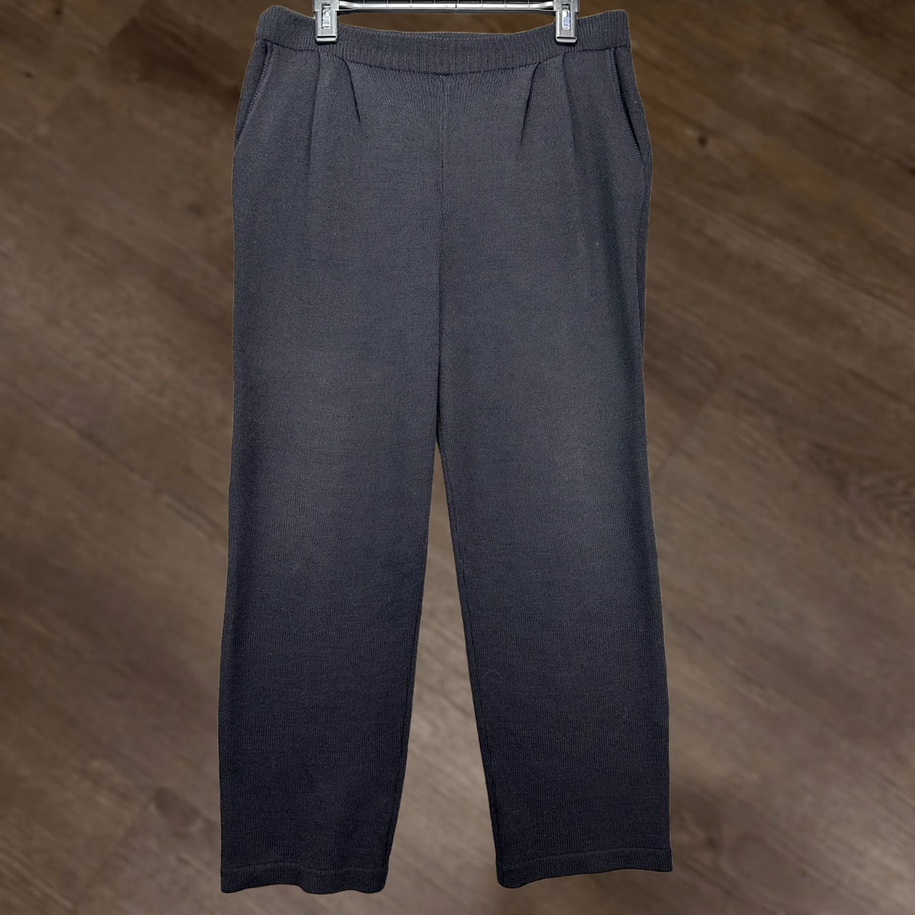 St. John St John Pants Women 6 Black Basic Stretch Knit Jersey Tapered Pull On Pleated Size S / US 4 / IT 40 - 1 Thumbnail