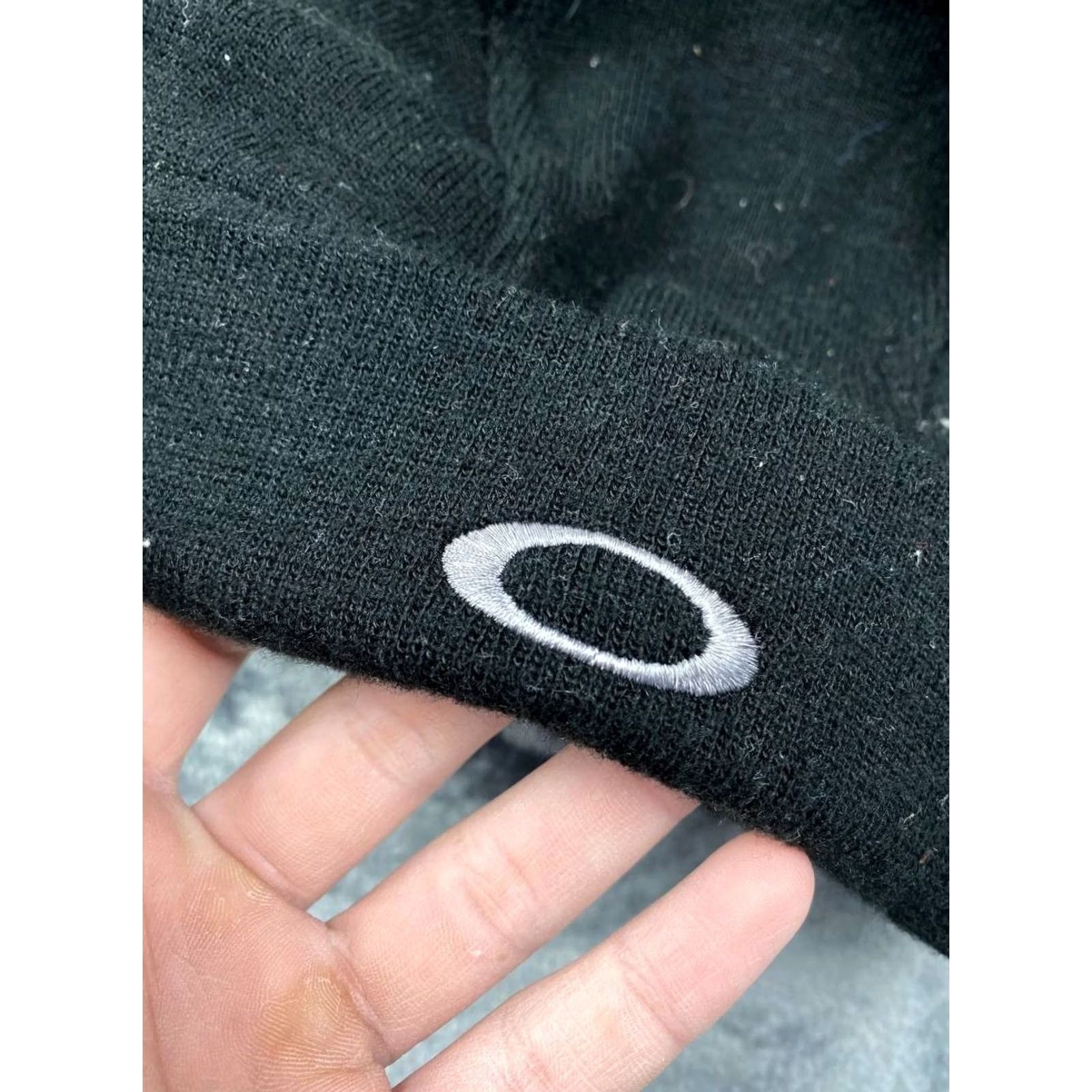 Oakley VINTAGE Oakley Beanie Mens One Size Black Knit Acrylic Winter Beanie Oakley Mens Winter Beanie Size ONE SIZE - 3 Thumbnail