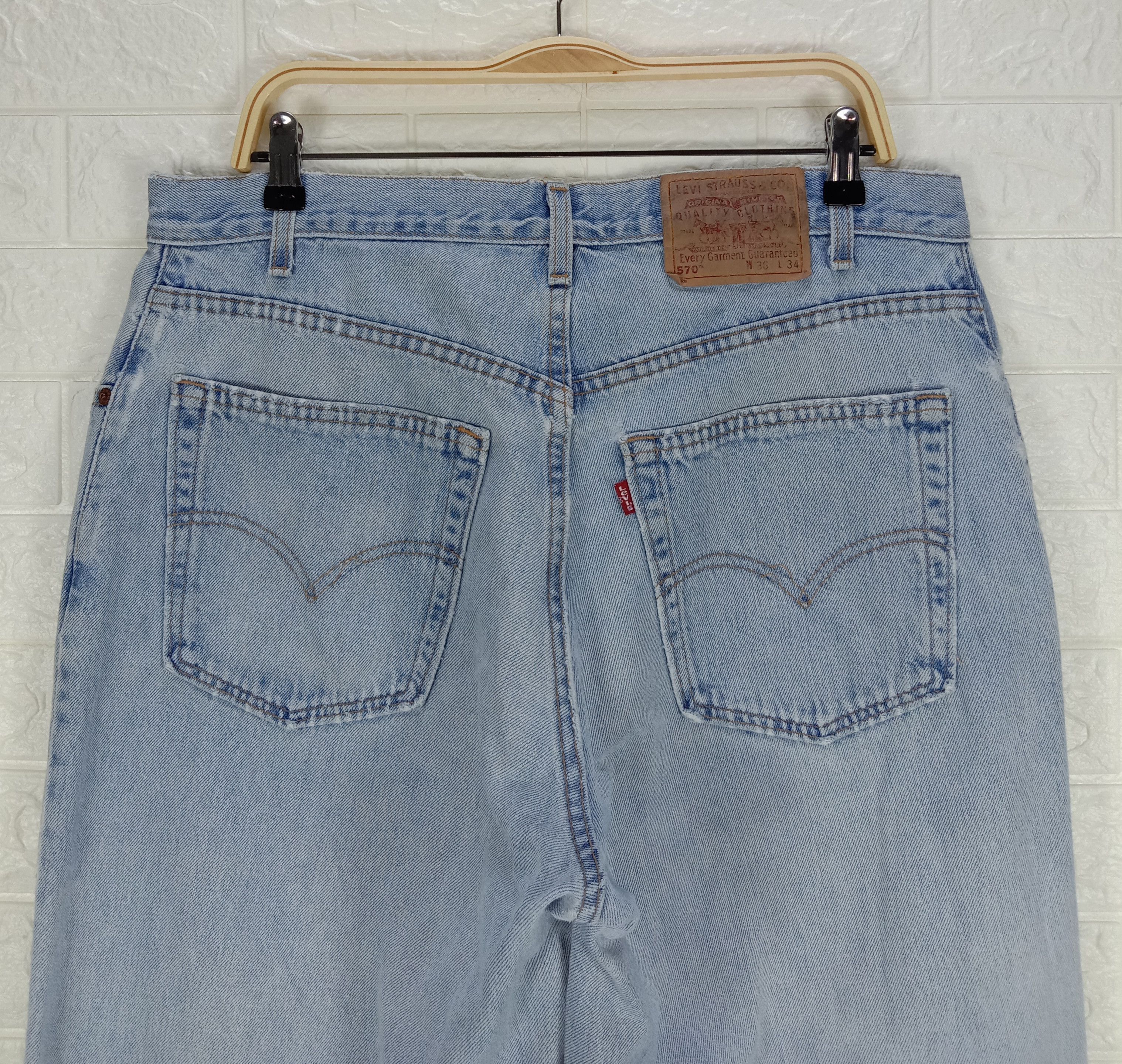 Vintage Levi's 570 Baggy Fit Jeans Light Wash Denim