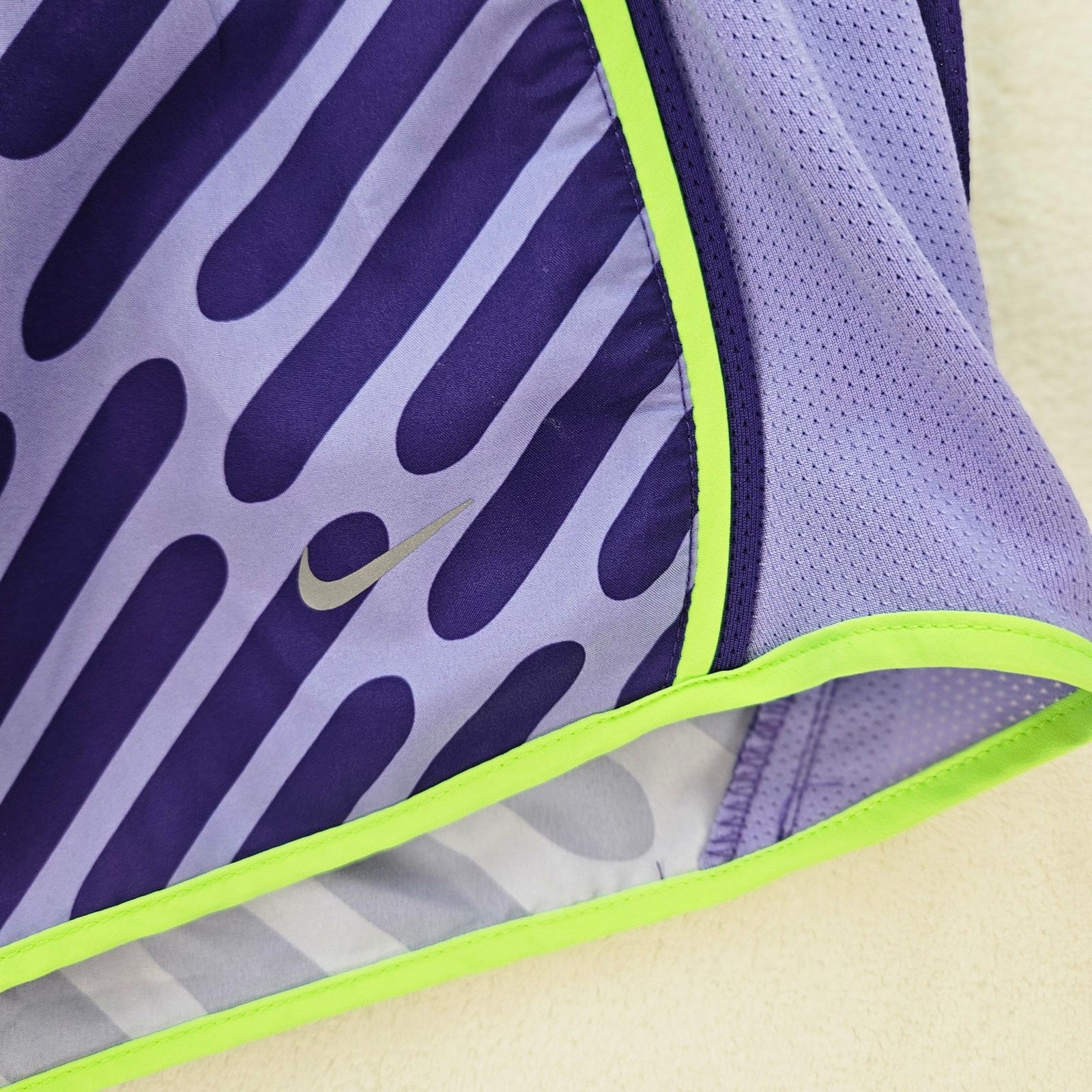 Nike NIKE WOMEN'S LARGE DRI-FIT RUNNING SHORTS PURPLE STRIPES Size 32" / US 10 / IT 46 - 2 Thumbnail