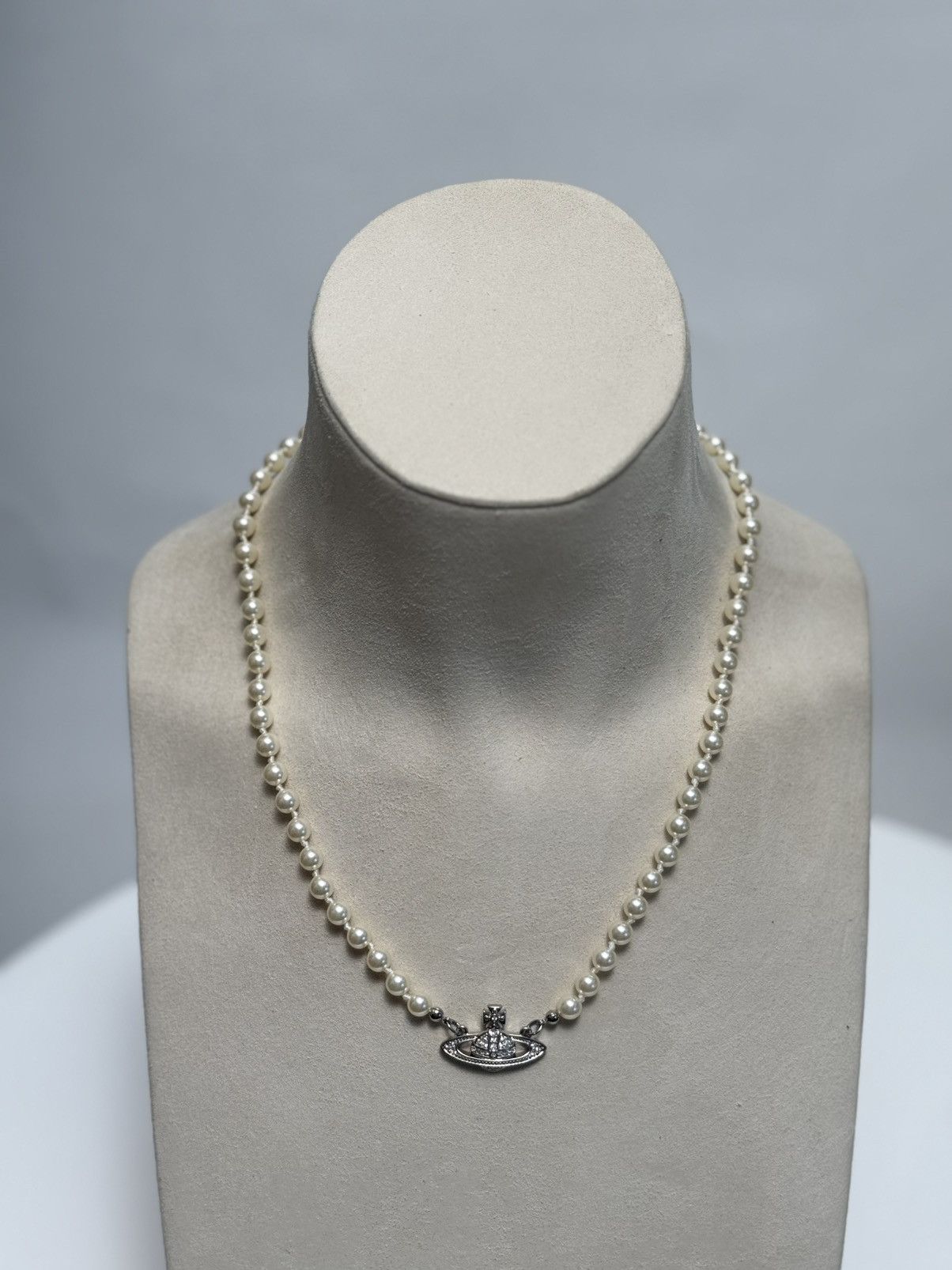 Vivienne Westwood Vivienn Bas Relief Pearl Necklace Size ONE SIZE - 1 Thumbnail