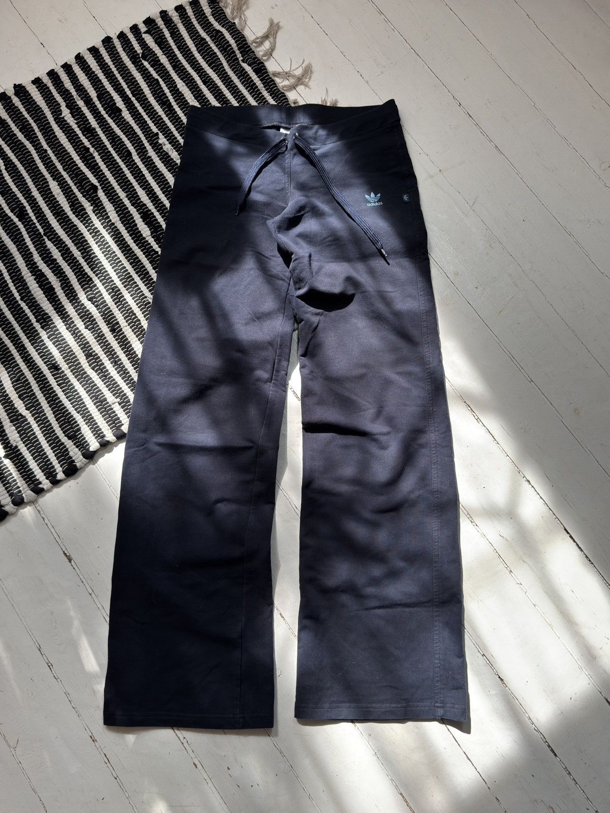 Adidas VINTAGE ADIDAS MINI LOGO 2000s PANTS Size 27" / US 4 / IT 40 - 1 Thumbnail