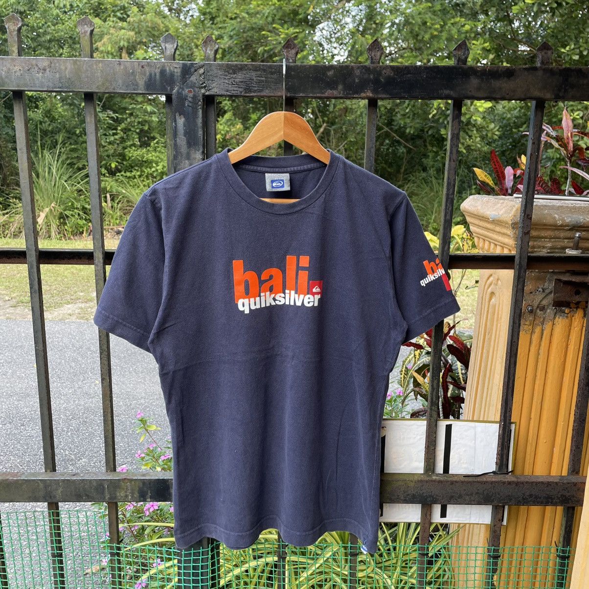 Quiksilver 🔥Vintage 00s Quiksilver BALI Big Spellout Surf Skate Tee Size US L / EU 52-54 / 3 - 1 Thumbnail