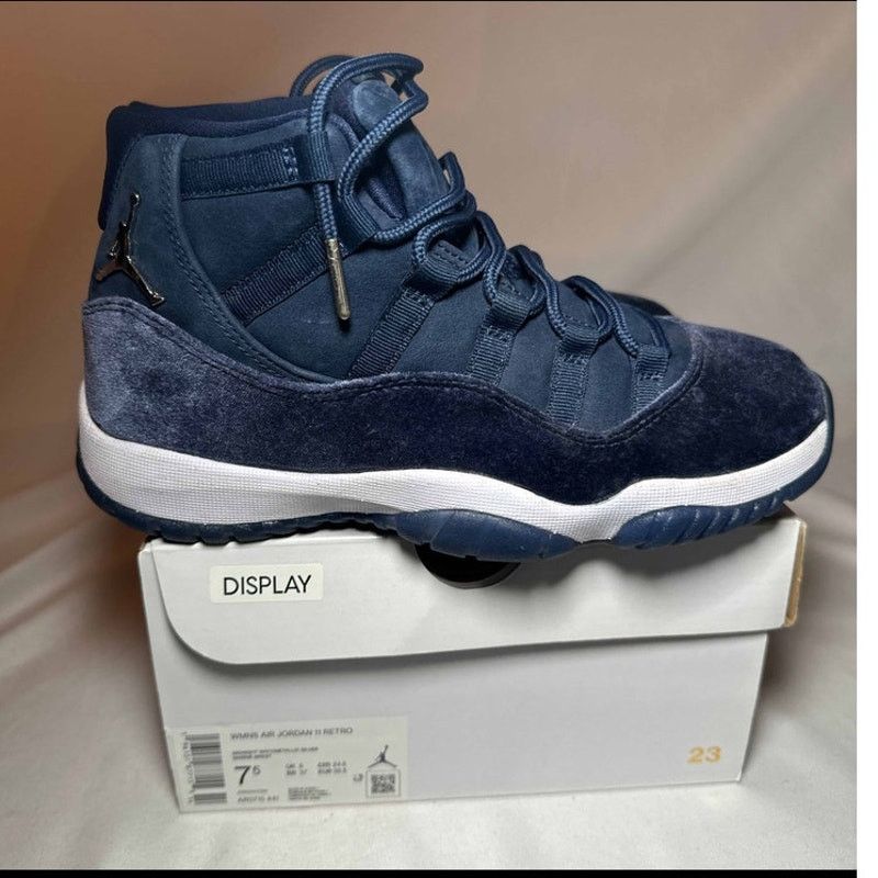 Jordan Brand × Nike Size 7.5 Air Jordan 11 Retro Midnight Navy Velvet Women's Size US 7.5 / IT 37.5 - 1 Thumbnail