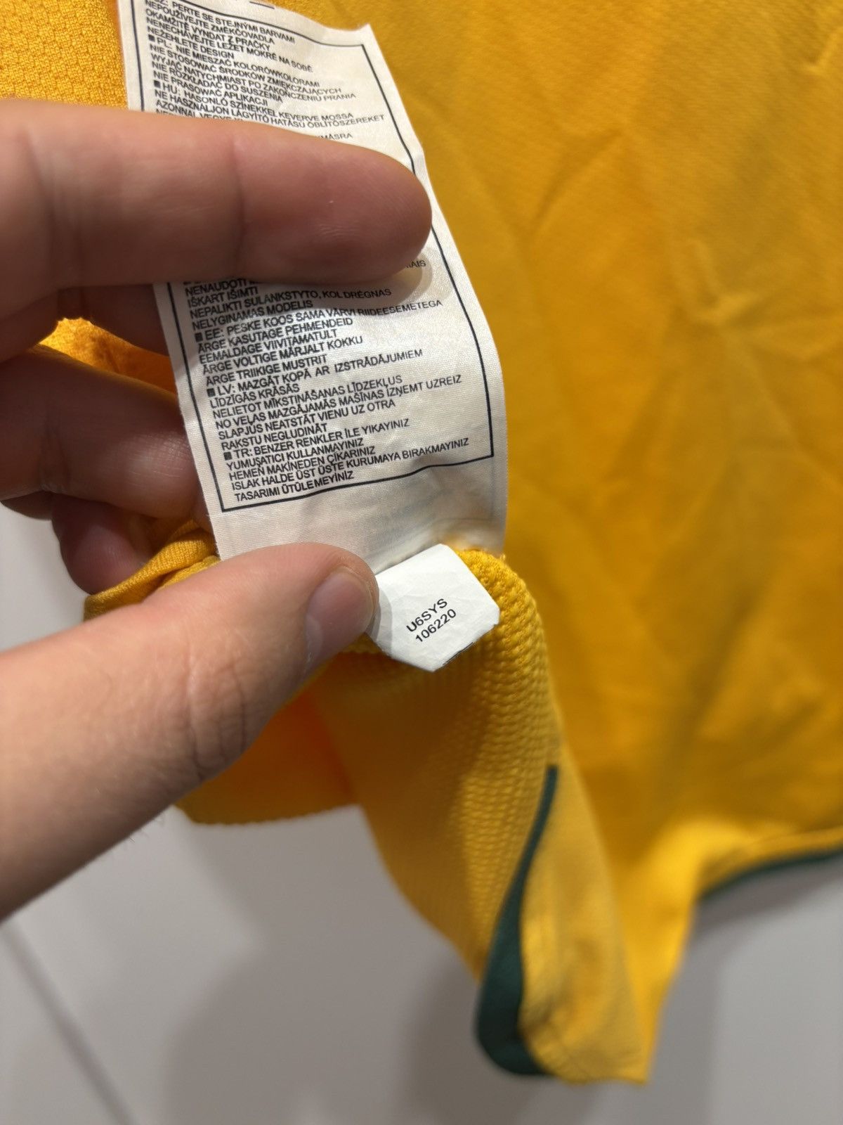 Nike Nike Australia 06 Home Kit soccerjersey footballjersey M Size US M / EU 48-50 / 2 - 6 Thumbnail