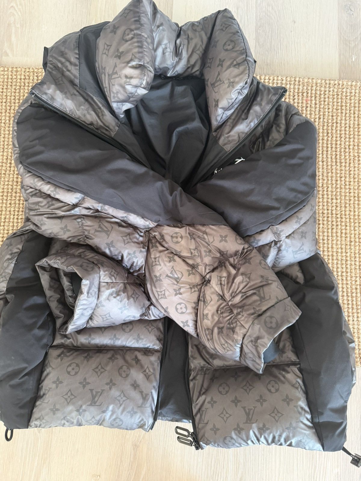 Louis Vuitton Louis Vuitton Monogram Puffer Jacket Black/Grey LV Down Coat Size US L / EU 52-54 / 3 - 2 Thumbnail
