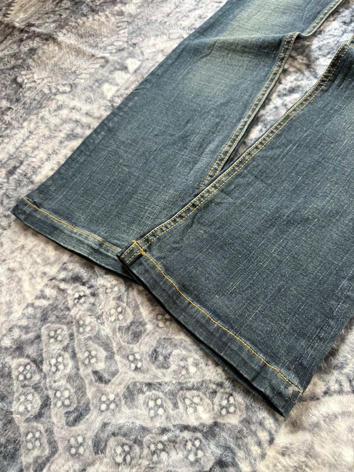 If Six Was Nine B.C.B.G Japan Gun Pocket Muddy Wash Flared Jeans Size US 29 - 9 Thumbnail