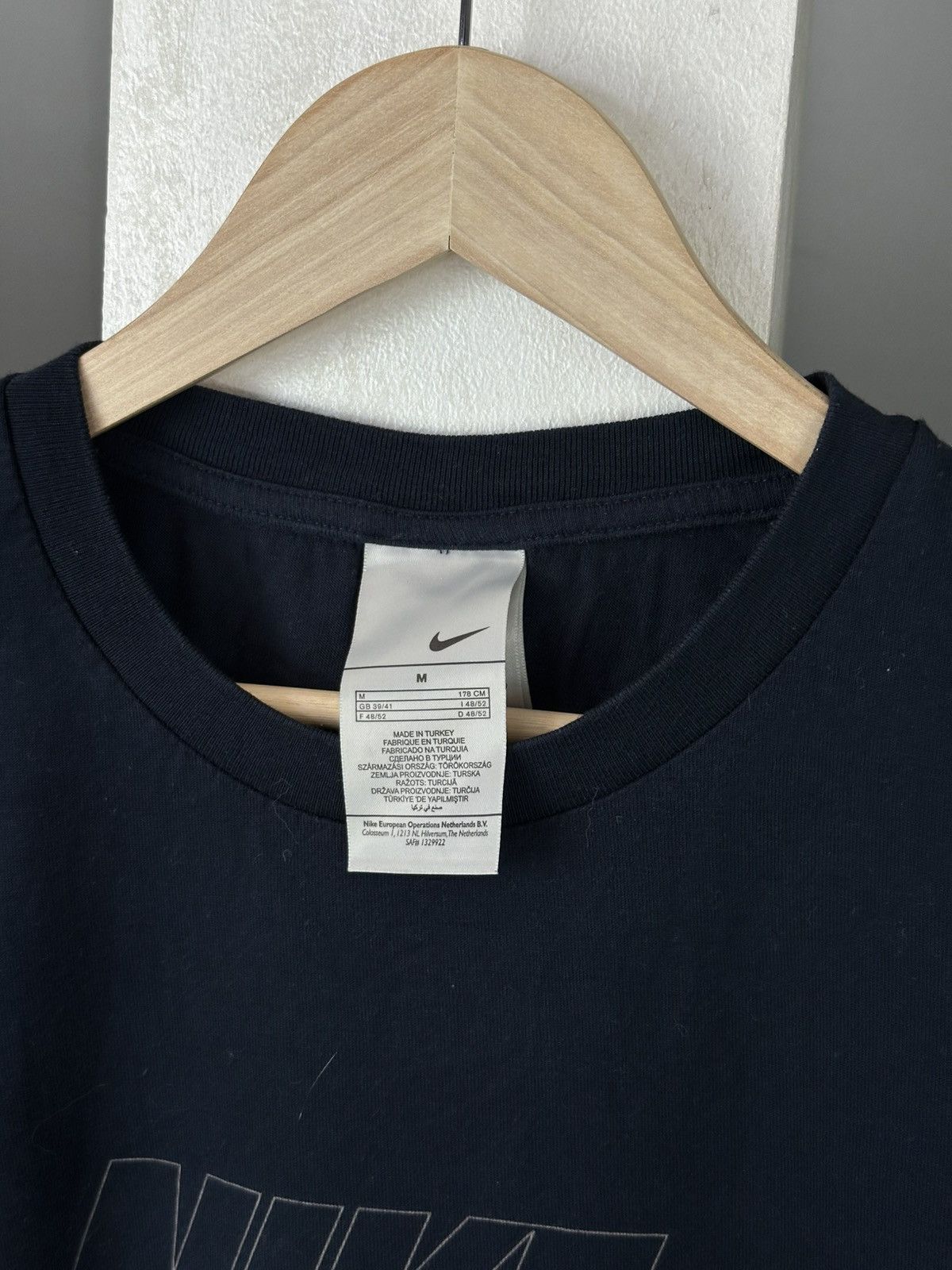 Vintage Vintage Nike Y2K Logo Tee Size US M / EU 48-50 / 2 - 6 Thumbnail