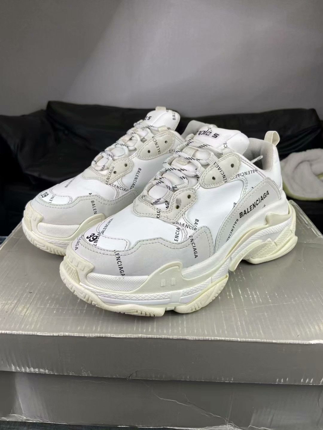 Balenciaga Balenciaga Lowtop Sneakers 6.5 Men Size US 6.5 / EU 39-40 - 1 Thumbnail