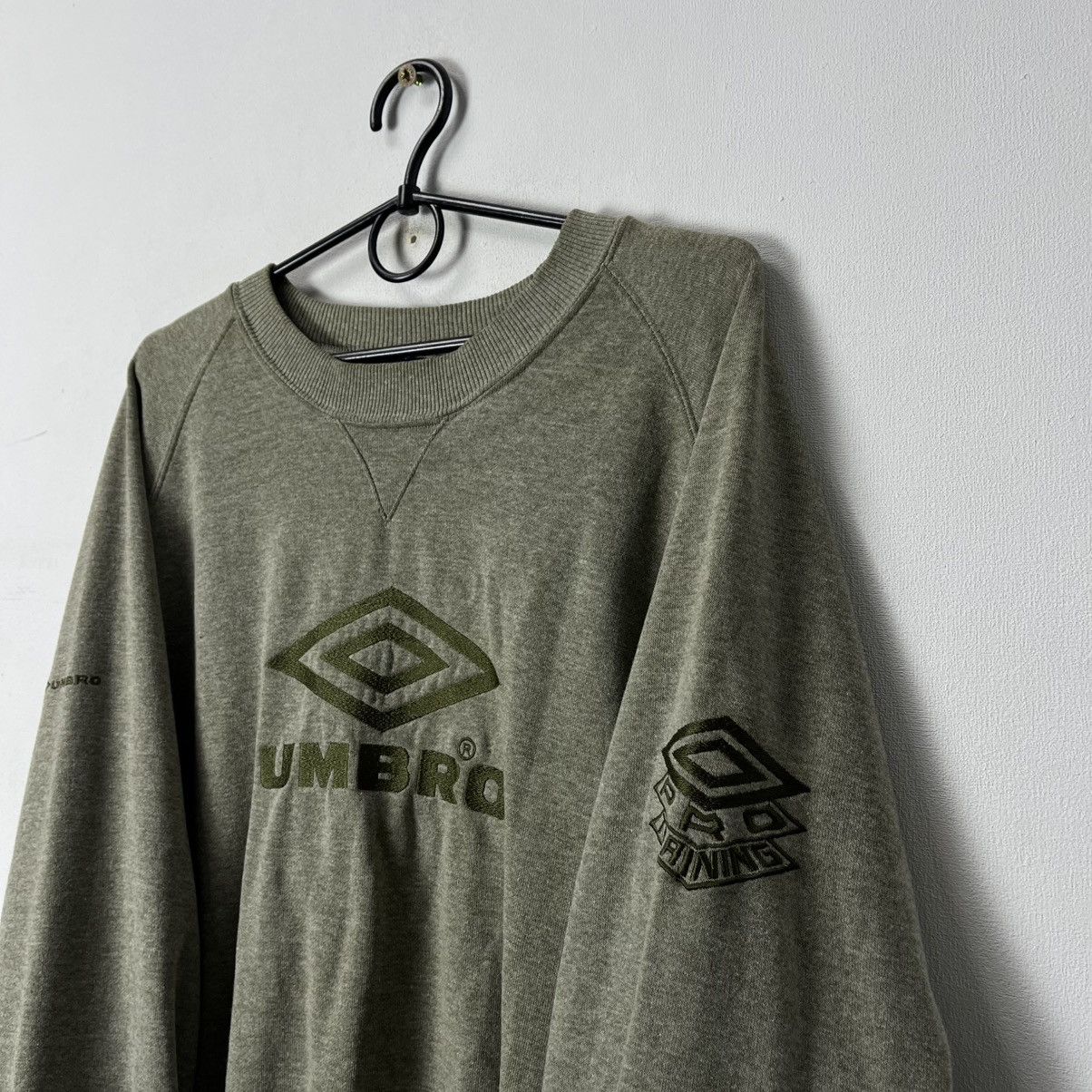Umbro Vintage Umbro Sweatshirt Big Logo Size XL Streetwear Size US XL / EU 56 / 4 - 2 Thumbnail