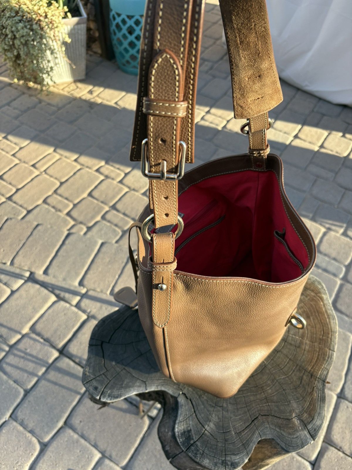Dooney & Bourke Taupe leather lily bucket shoulder bag Size ONE SIZE - 9 Thumbnail