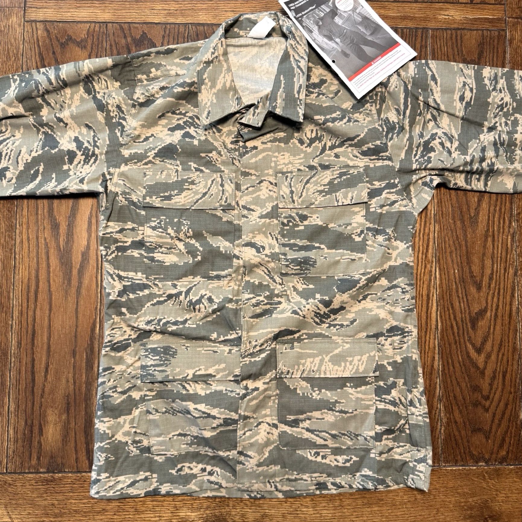 Vintage Lion Military ABU1000 Jacket 38 Long Men Button-Up Camouflage Military Theme 31" Long by 21" Across Chest Boys? Size US XXS / EU 40 - 2 Thumbnail