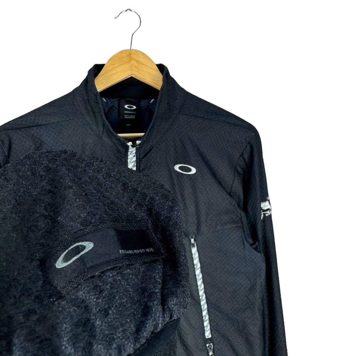 Oakley 🔥OAKLEY PERFORMANCE FIT SURVIVAL LIGHT ZIPPER JACKET Size US M / EU 48-50 / 2 - 6 Thumbnail