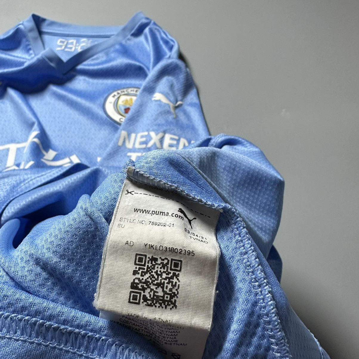 Puma MAN CITY PUMA 2021/2022 FOOTBALL HOME JERSEY #26 MAHREZ Size US XL / EU 56 / 4 - 11 Thumbnail