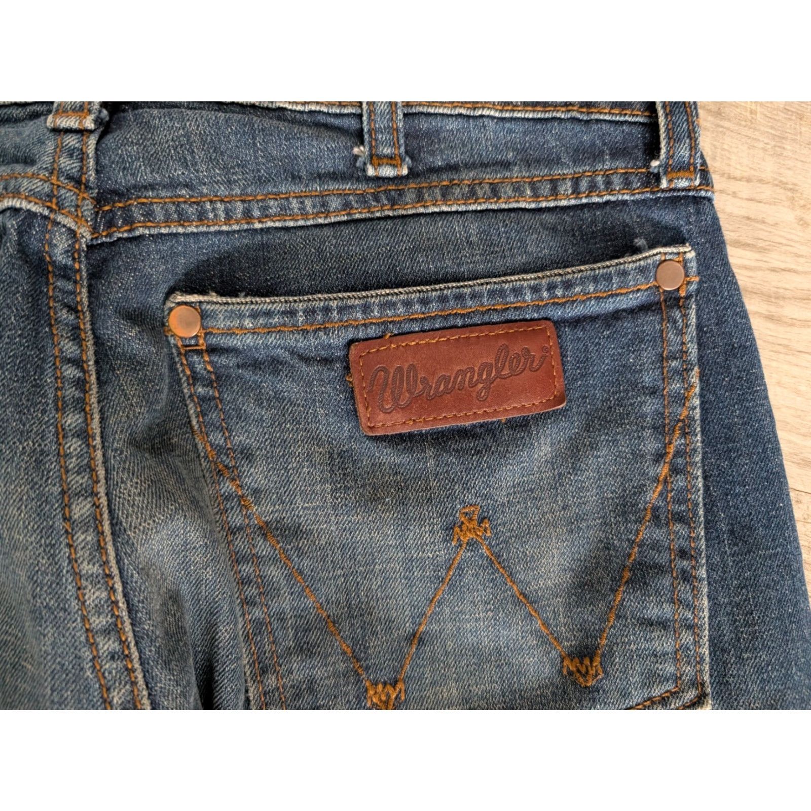 Wrangler Wrangler Jeans Men 30x30 Retro Jackson Hole Medium Wash Bootcut Relaxed Fit Denim USA Cowboy Wrangler Retro Jeans Mens 30 Regular Blue Size US 30 / EU 46 - 4 Thumbnail