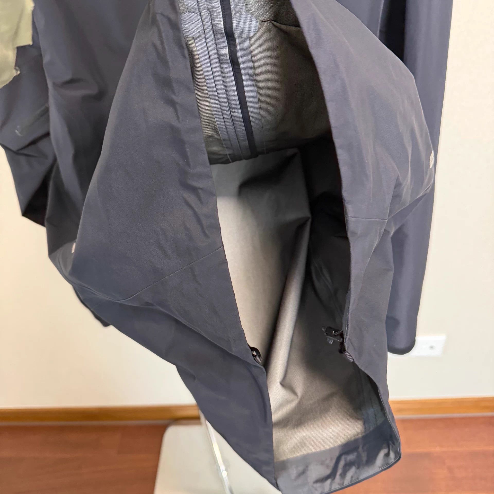 Arc'teryx Arcteryx Beta LT Gore-Tex Men's Black Hard Shell Jacket Size US XL / EU 56 / 4 - 7 Thumbnail
