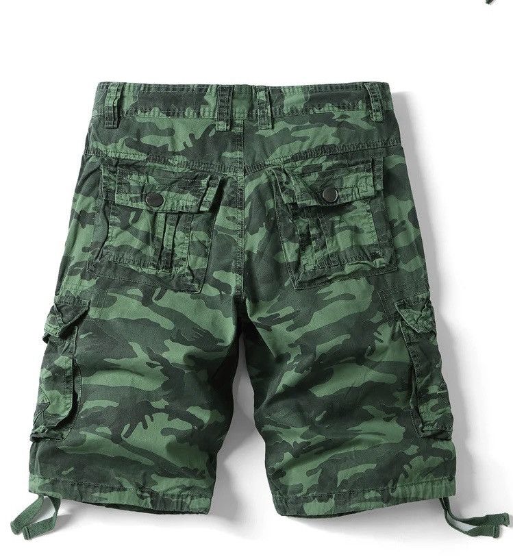 Japanese Brand Camouflage Cargo Shorts Size US 32 / EU 48 - 2 Thumbnail