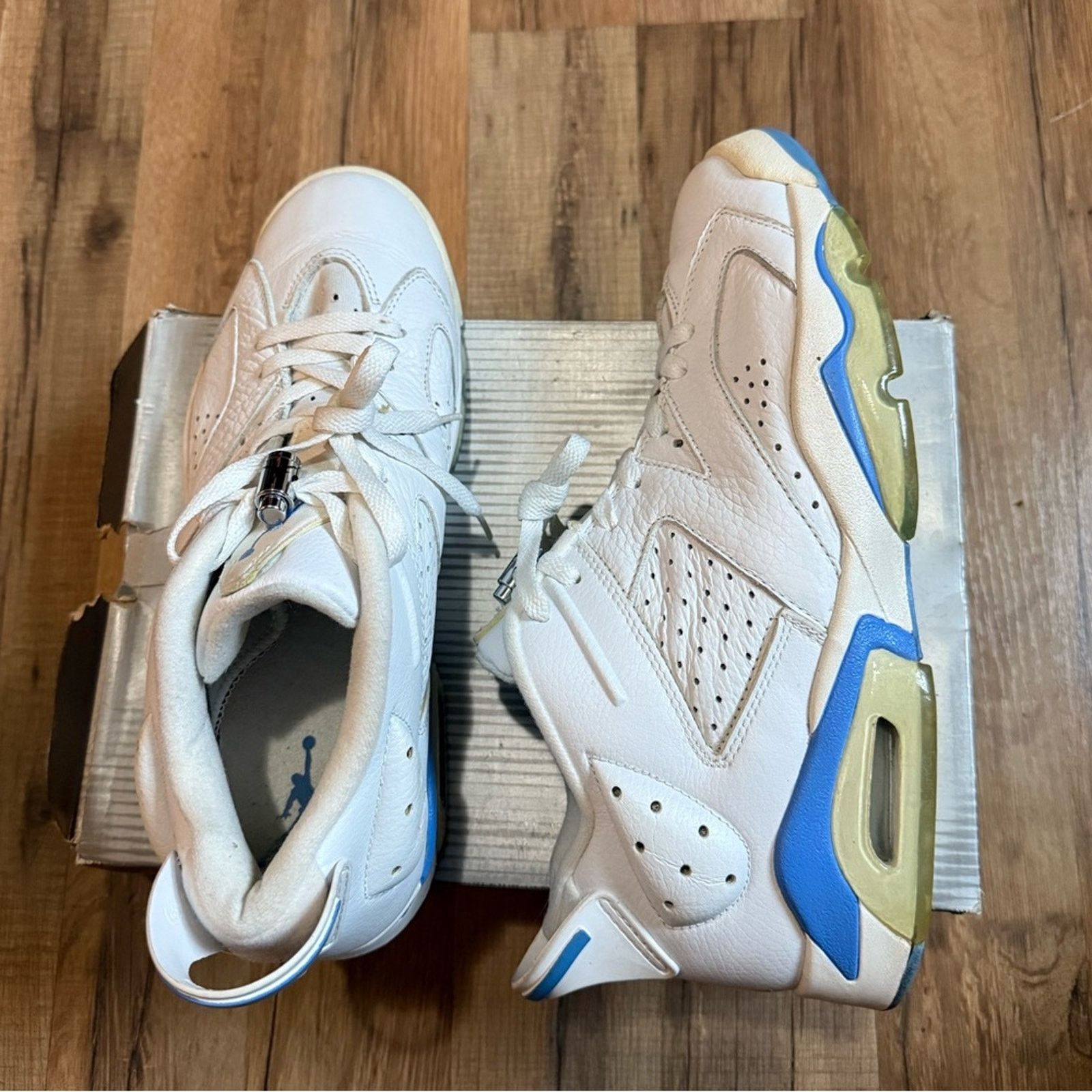Jordan Brand 2002 Air Jordan 6 Retro Low UNC Size US 11 / EU 44 - 2 Thumbnail