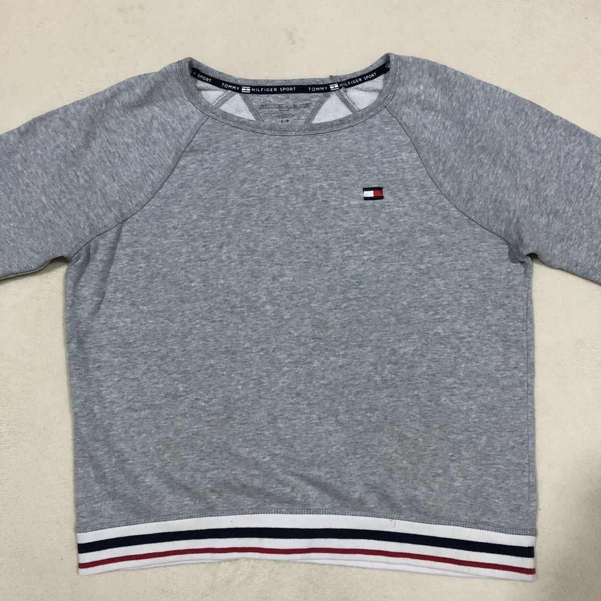 Japanese Brand × Tommy Hilfiger TOMMY HILFIGER Small Embroidered Logo Sweatshirt Size S / US 4 / IT 40 - 1 Thumbnail