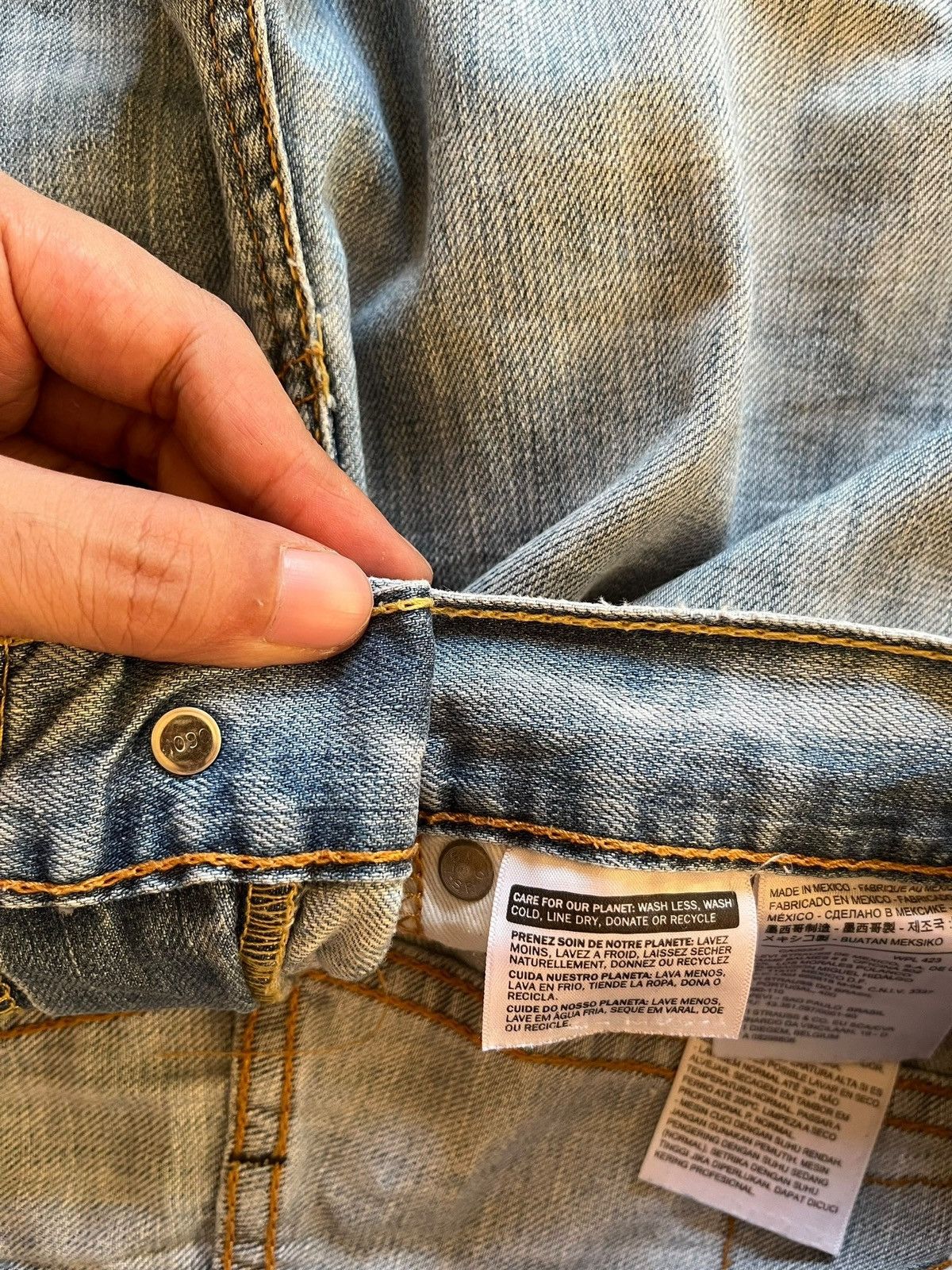 Levi's Vintage Levis Blue Wash Distressed Baggy Jean Shorts Jorts Size US 33 - 7 Thumbnail